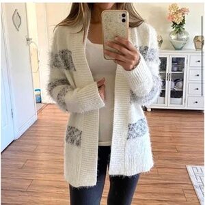 🪞 zara textured fuzzy long sleeve cardigan open front sweater in off white